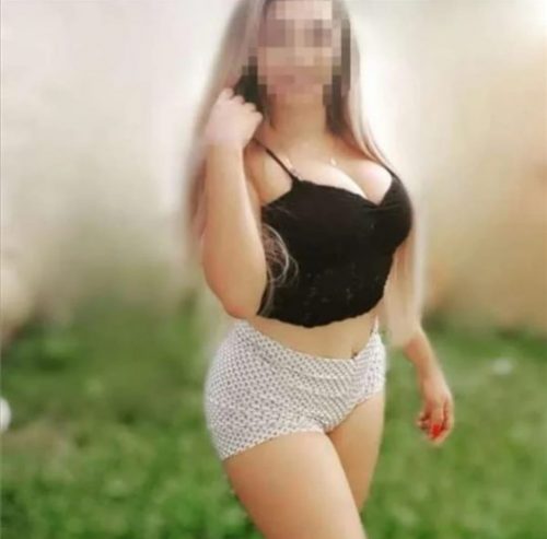 Benzersiz otelde buluşan eskort Esra