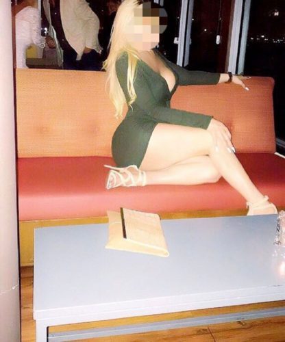 Çekici beyaz tenli kız Ilkyaz