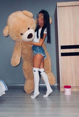 Cıvıl-cıvıl dans yapan Feyman