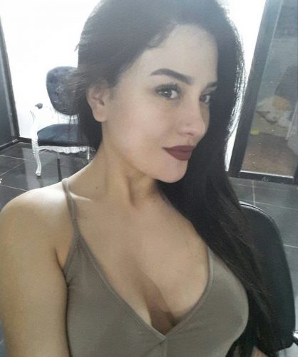 Elit dans yapan bayan Figen