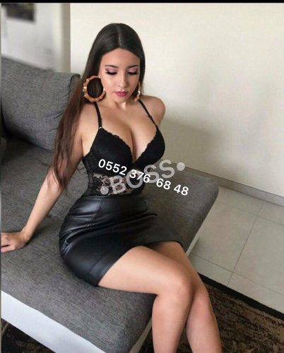 Gösterişli kumral escort özgen