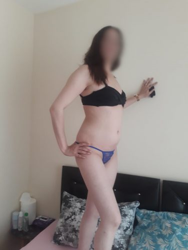 Gösterişli öpüşmeyi seven hatun Belma