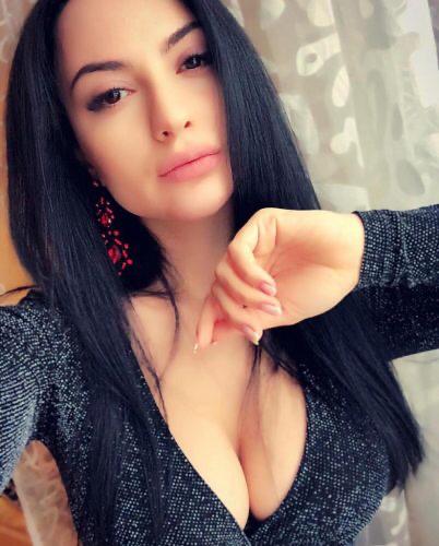 Kaliteli kendi yeri olan bayan Afşar