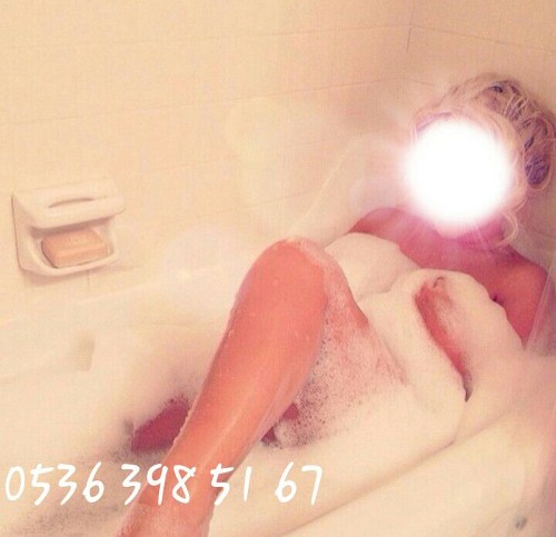 Mersin Beyaz renk ciltli Seksapel Kamelya