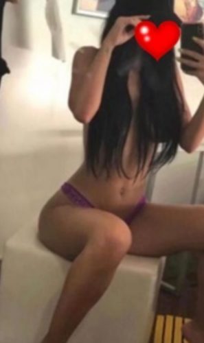 Şımarık evinde buluşan kız Belin