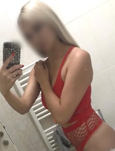 Şımarık otelde buluşan kız Burcu